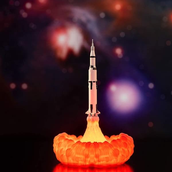 Nattljus, raket från NASA III lyfter