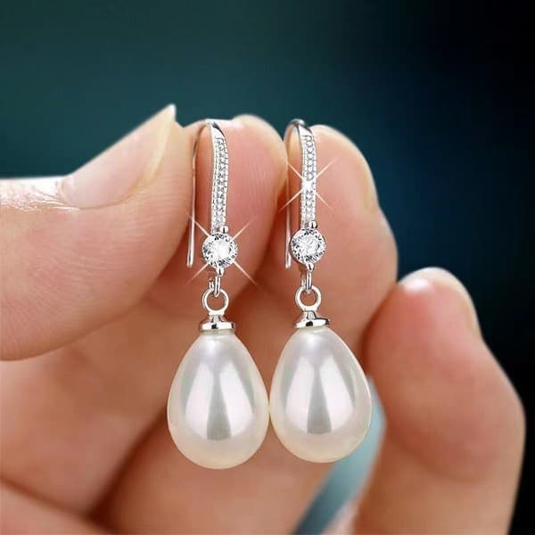 Örhängen Pärlor Water droplet shaped pearl earrings