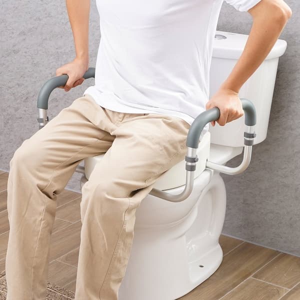 Korotettu WC-istuin 3,5", 300 lbs kapasiteetti, alumiininen kaide, pyöreä malli, EVA-käsinojapehmuste