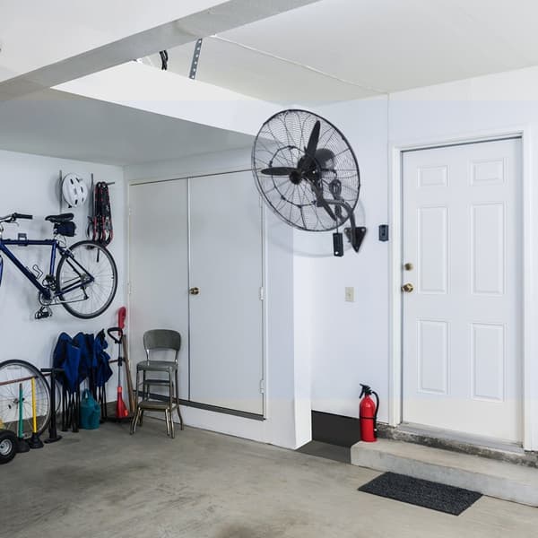 Oscillerande väggdimfläkt 24", metall, 3 hastigheter, 115W, energieffektiv och tyst drift