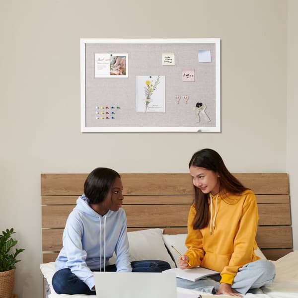 30"x20" Valkoinen Korkkitaulu Pellavapinnalla - Seinään Kiinnitettävä Ilmoitustaulu, Moderni Sisustusratkaisu