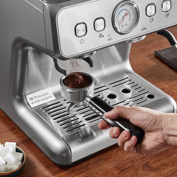Espressomaskin med kvarn 15 bar, halvautomatisk espressobryggare, lättanvänd, optimal kaffekvalitet