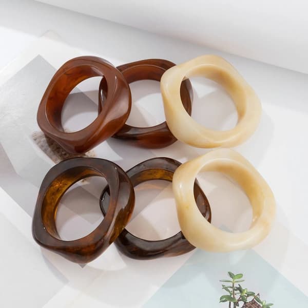 Irregular armband