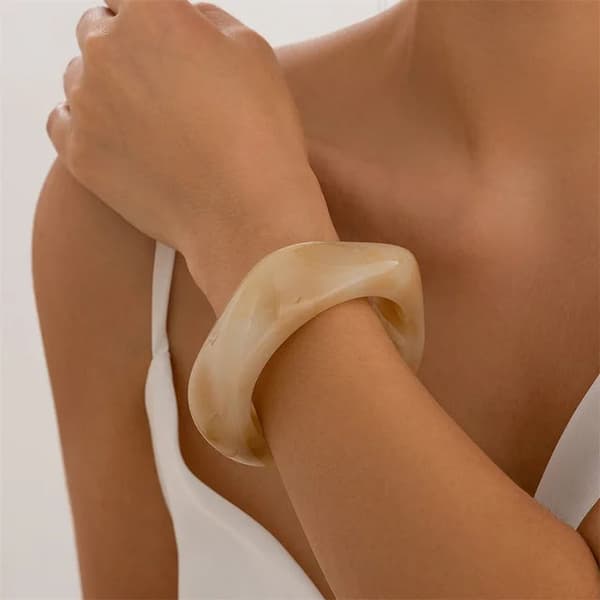 Irregular armband