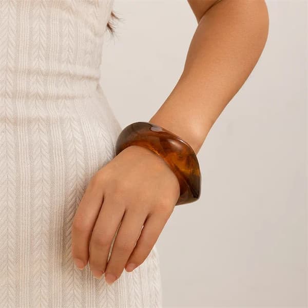 Irregular armband