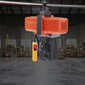 Miniatyrbillede 8 af 11: Elektrisk kædetalje 1-faset, 1100 lbs løftekapacitet, 15 fod løft, kompakt design, let anvendelse, ideel til industrien.
