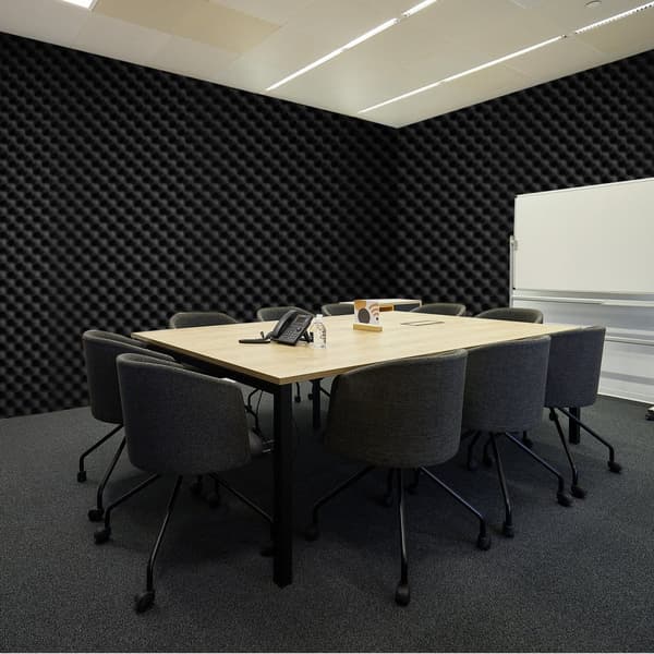 Akustiset Vaahtomuovipaneelit, 4-Pakkaus, 48x24x2 Tuumaa, Studioon, Seinälle ja Katolle, Erinomaiset Äänenvaimennusominaisuudet