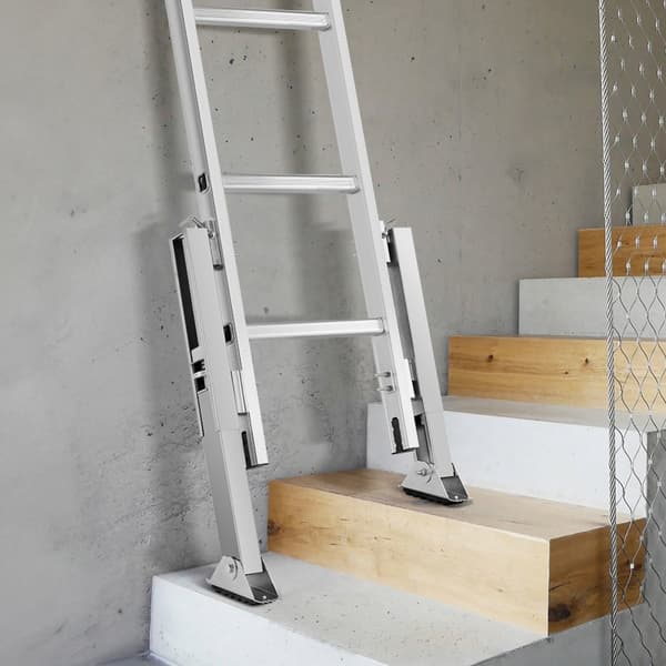 Nivelleringsværktøj til stiger, 11,4 tommer udvidelseslængde, Quick Release, præcis nivellering, holdbar konstruktion.