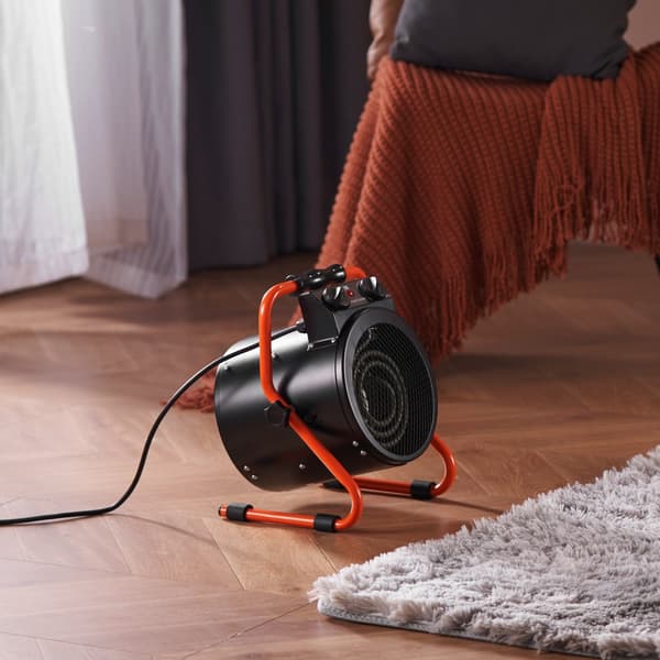 Drivhusvarmer 2000W, hurtig opvarmning, overophedningsbeskyttelse, vandtæt design, energibesparende løsninger til dit drivhus.