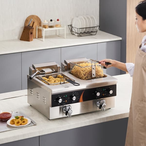 Sähköfriteeri RVS, 5,9Lx2, kahdella 3000W säiliöllä, ravintolaan sopiva, nopea lämmitys, käyttövalmis frittiruokien valmistukseen