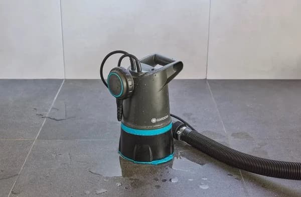 Gardena dränkbar pump 20000 BASIC för rent och smutsigt vatten