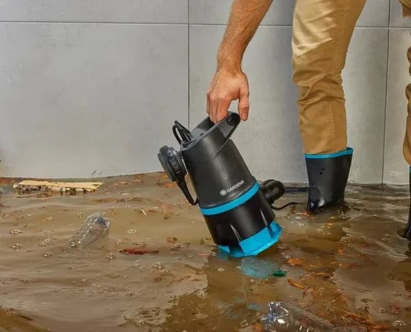 Gardena dränkbar pump 20000 BASIC för rent och smutsigt vatten