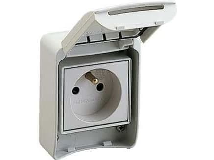 Pratika pistorasia Ranskan standardi IP65, 10-16A (81140)
