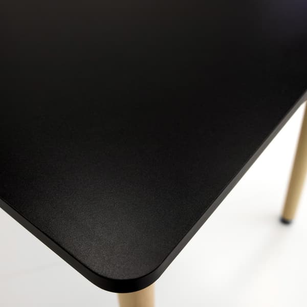 Moderne sort firkantet bord til dagligstuens spisekøkken
