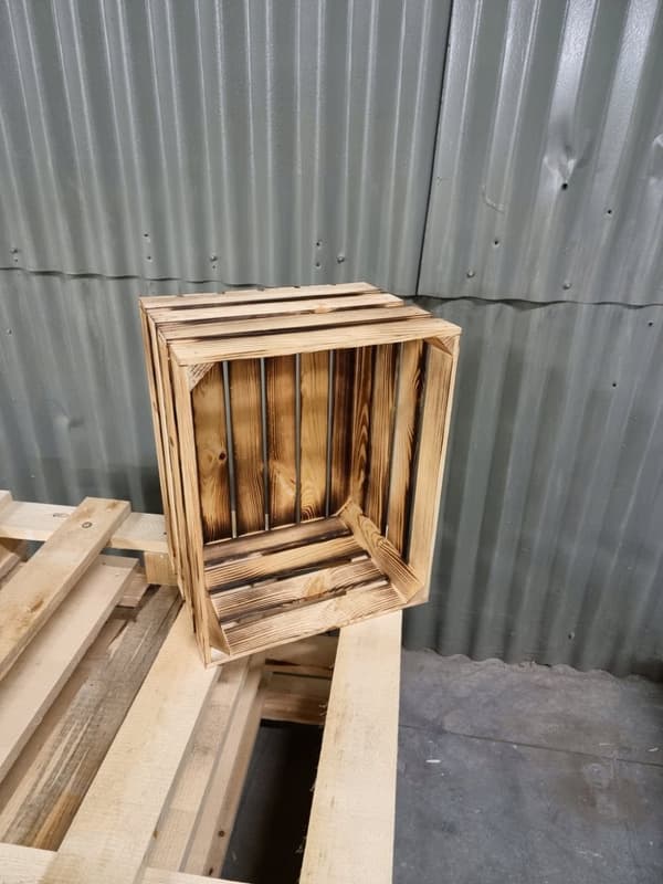 Trälåda 50x40x30 eldad TILLVERKARE