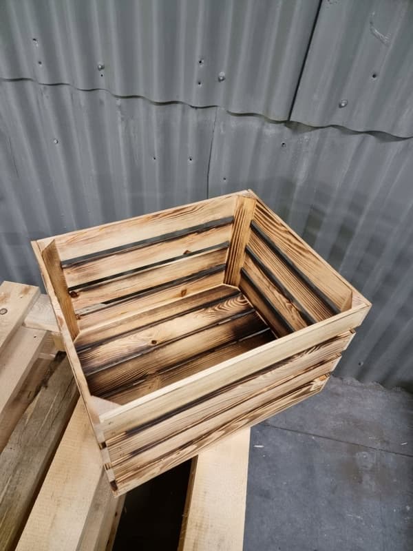 Trälåda 50x40x30 eldad TILLVERKARE