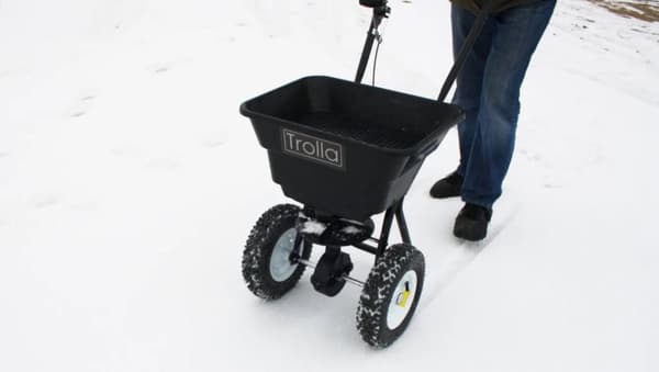 TROLLA Käsilevitin 36L, sis. kansi