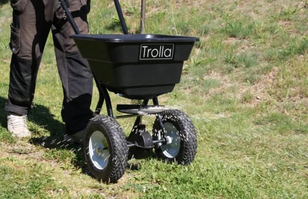 TROLLA Käsilevitin 36L, sis. kansi