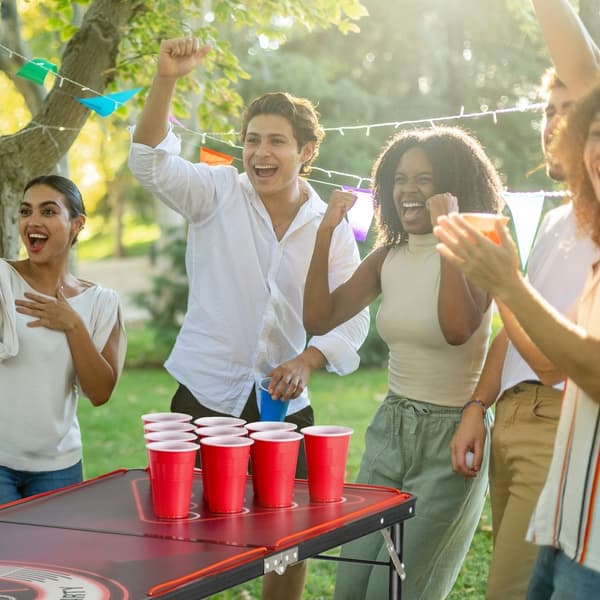 2,4 m Kannettava Beer Pong Pöytä, LED-valaistus, Kätevä Kantokahva, Takaluukun Juhlapeli