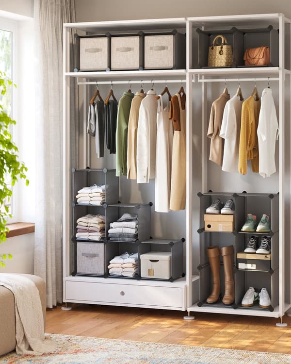 DIY-skostativ lavet af 16 kuber 31 x 123 x 123 cm
