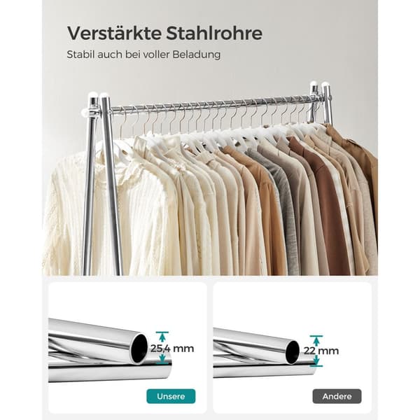 Teräksinen vaateteline hopeisella hyllyllä