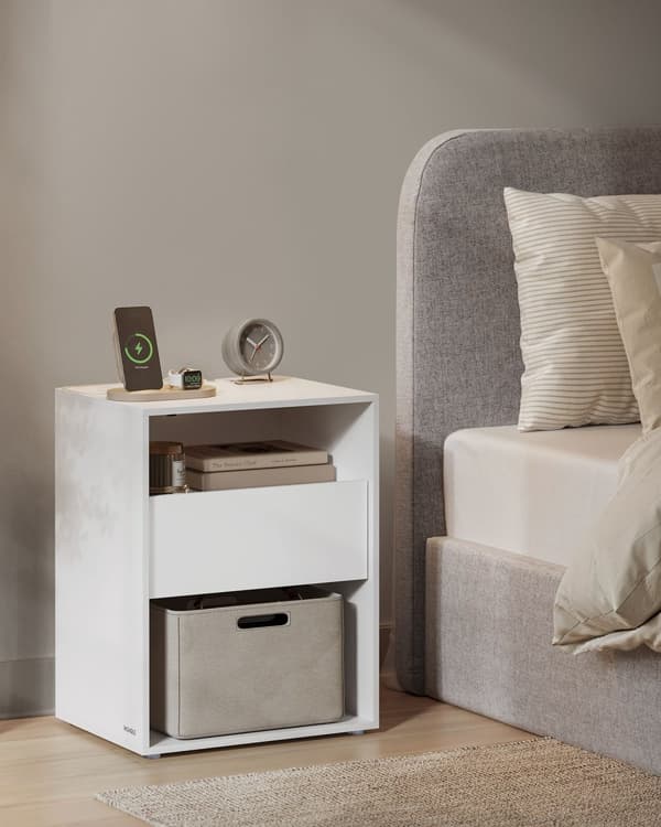 Sengebord, værktøjsfri samling, sidebord med strømskinne og skuffe, moderne, soveværelse, stue, mat hvid