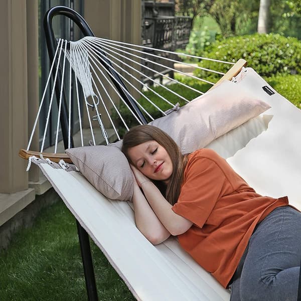Pehmustettu kaksinkertainen riippumatto, tikattu riippumatto, jossa on irrotettava kaareva bambu Spreader Bars, Swing Bed tyynyllä, Oxford kangas, 20