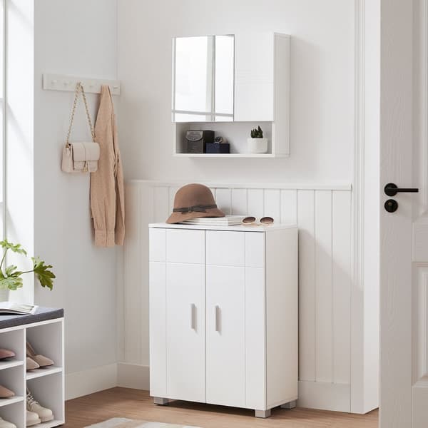 Badrumsskåp med justerbara hyllor