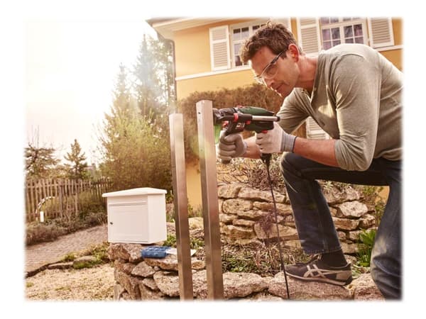 Bosch UniversalImpact 700 - Hammerbor/driver - 701 W - nøkkelfri borhylse - 17 N·m
