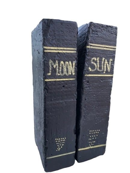 Bøger lavet af mursten - Moon/Sun