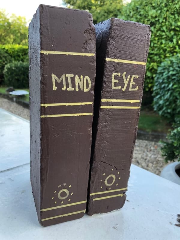 Bøger lavet af mursten - Mind/Eye, + Moon /Sun