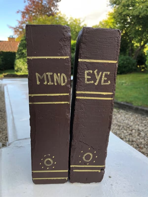 Bøger lavet af mursten - Mind/Eye, + Moon /Sun