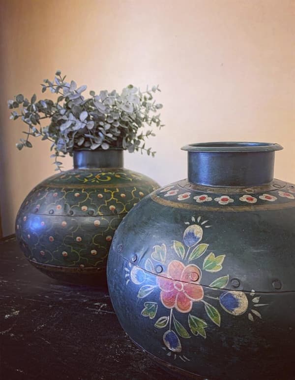 JERNKRUKKE MED HÅNDMALET BLOMSTERMOTIV - Førpris 598,-