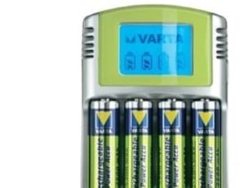 Varta LCD Charger - 2-4 t batterilader - (for 4xAA/AAA) + AC-strømadapter + bilstrømadapter - 4 x batterier lader - 1400 mA