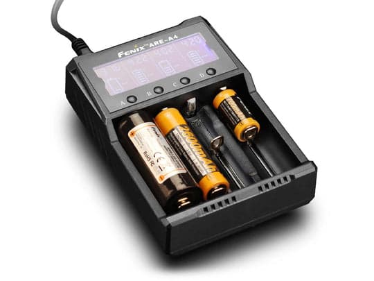 Fenix ARE-A4, Litium-Ion (Li-Ion), Nikkeli-Kadmium (NiCd), Nikkeli-Metallihydrid (NiMH), AA