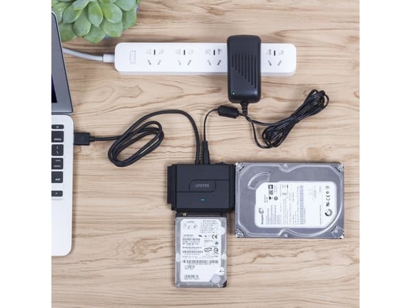 Unitek Y-3324 - Lagringskontroller - 2,5", 3,5" - ATA / SATA 3Gb/s - USB 3.0 - svart