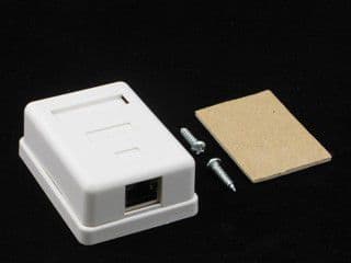 NetRack komplett overflatemontert stikkontakt 1xRJ45 FTP cat5e (NP519)