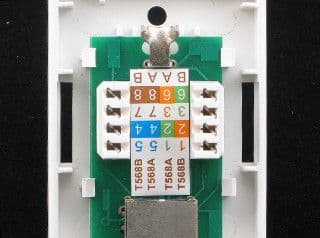 NetRack komplett overflatemontert stikkontakt 1xRJ45 FTP cat5e (NP519)