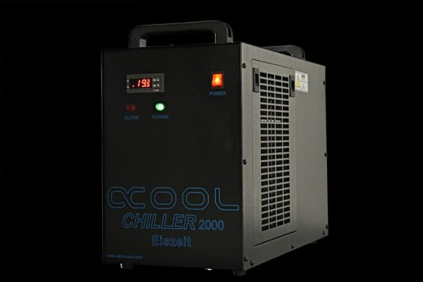 Alphacool Ice Age 2000 jäähdytin / kompressorijäähdytin - musta