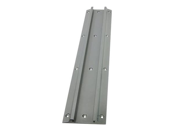 Ergotron - Monteringskomponent (väggspår 34 tum, kanalskydd) - silver - för P/N: 45-353-026, 45-354-026, 80-063-200, 80-105-064, 80-107-200, 97-468-2