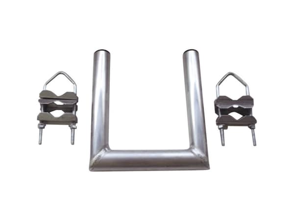 Universal mast holder for LTE antennas