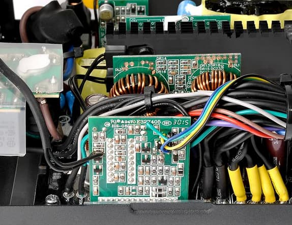 Thermaltake Toughpower Grand RGB, 650 W, 100 - 240 V, 780 W, 50 - 60 Hz, 10 A, Aktiivinen