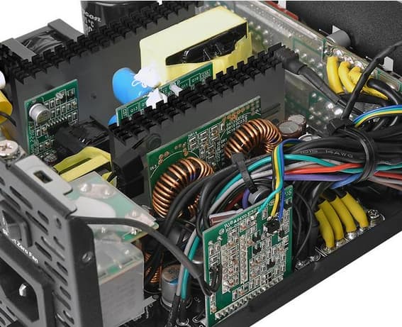 Thermaltake ToughPower Grand RGB 750W Gold - Strømforsyning (intern) - ATX12V 2.4/ EPS12V 2.92 - 80 PLUS Gold - AC 100-240 V - 750 watt - aktiv PFC -