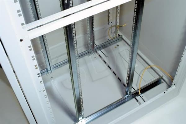 Triton - Rackskena - 42U - för Delta S