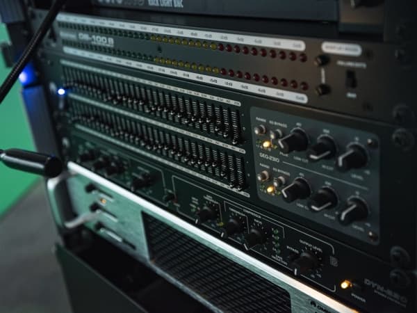 Omnitronic 10355526 Audio equalizer Parametrisk equalizer (10355526)
