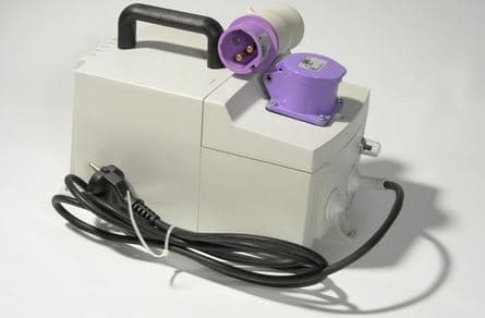 Kannettava 1-vaihemuuntaja PFS 100VA 230/24V /Kotelo IP44/ 16124-9991