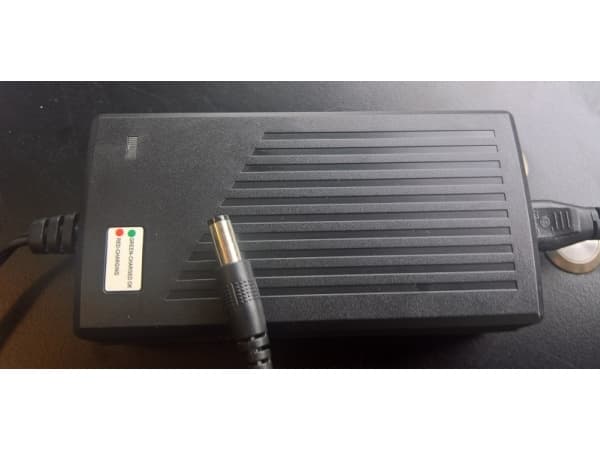 El-Løbehjul A/C Oplade Adaptor til Black Plus 250W 24V