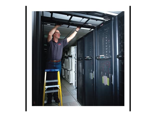 APC Scheduled Assembly Service 5X8 - Installering - på stedet - 8x5 - for P/N: AR3003, AR3003SP, AR3006, AR3006SP, AR3103, AR3103SP, AR3106, AR3106SP