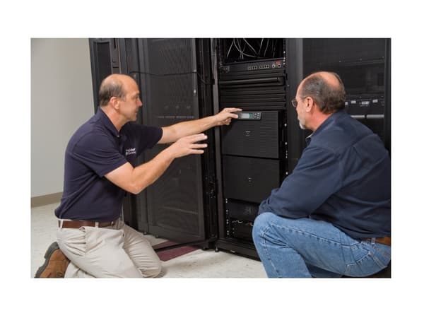 APC Power-UP Service 5 X 8 - Installation / konfigurering - på platsen - 8 x 5 - för P/N: SYA12K16RMICH, SYA8K16PX798, SYA8K8PX798, SYAF16KBXRMT, SYH