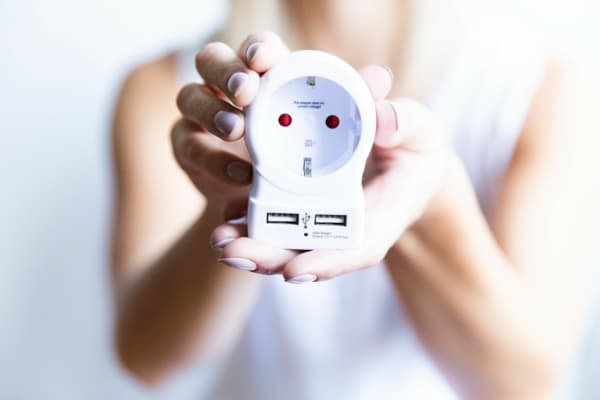 Skross 1500282 mellomkontakt med USB hvit (1500282)